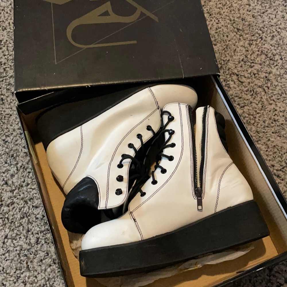 YRU black and white platform boots